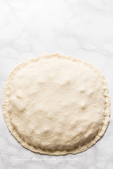 Richiudere la focaccia - Ricetta Focaccia in padella