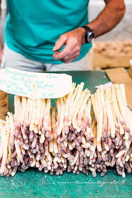 28 - Mercato di Amboise Val di Loira Francia