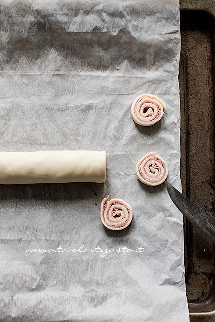 Affettare le Girelle - Ricetta Girelle di pasta sfoglia salate