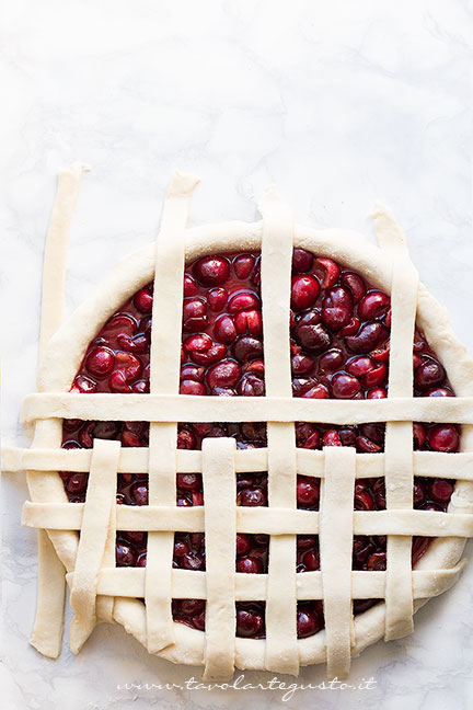 Come fare l'intreccio per la crostata 1 - Ricetta Crostata di ciliegie