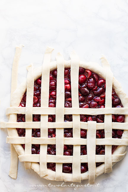 Come fare l'intreccio per la crostata 2 - Ricetta Crostata di ciliegie
