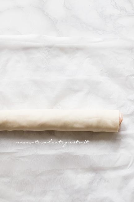 Rotolo di sfoglia - Ricetta Girelle di pasta sfoglia salate