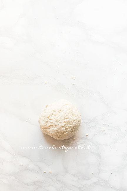 Formare un palla - Ricetta Pizza in padella