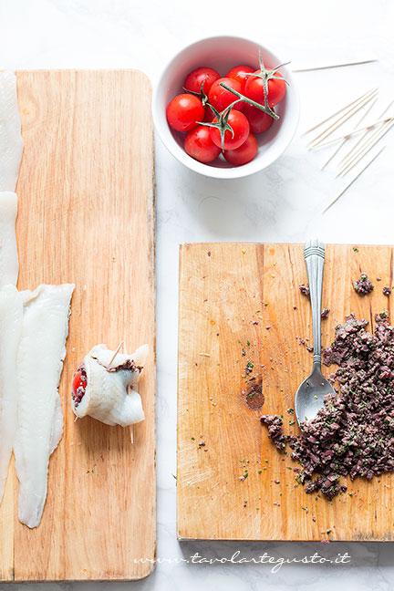 Sigillare l'involtino con due stuzzicadenti - Ricetta Involtini di Platessa