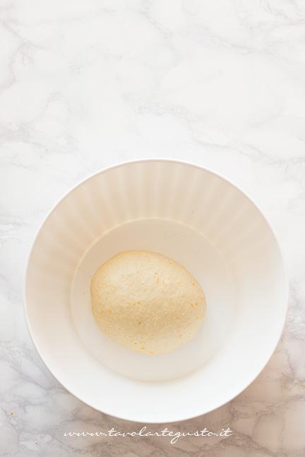 Impasto pronto per la lievitazione - Ricetta Brioche senza burro, senza uova e latte (Brioche all'acqua)
