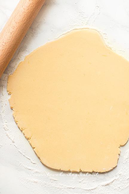 Stendere l'impasto - Ricetta Pasta frolla morbida - Pasta frolla