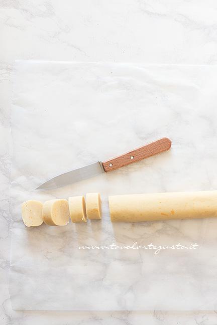 Affettare i Biscotti - Ricetta Biscotti all'arancia