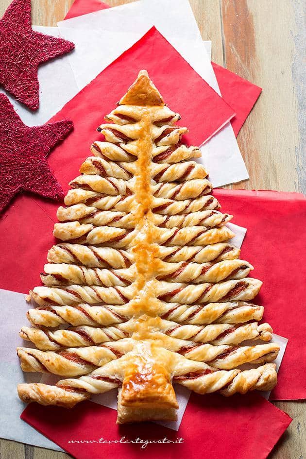 Albero di Natale di pasta Sfoglia intero - Ricetta Albero di sfoglia