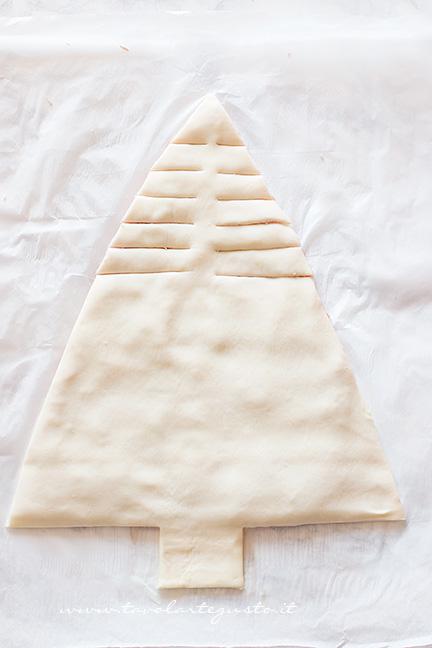 Come fare l'albero di pasta sfoglia (4) - Ricetta Albero di Natale di pasta Sfoglia