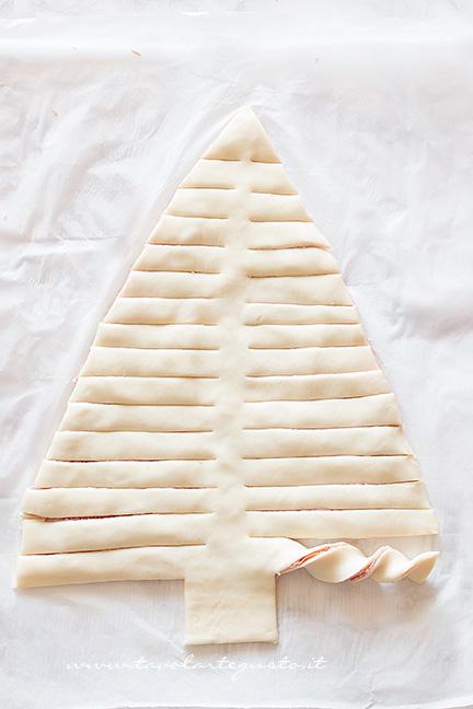 Come fare l'albero di pasta sfoglia (5) - Ricetta Albero di Natale di pasta Sfoglia