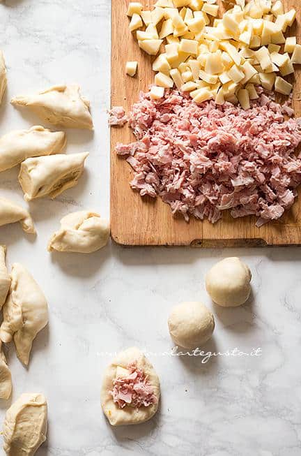 Come formare le palline per il Danubio 1 - Ricetta Danubio Salato
