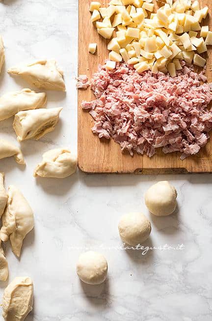 Come formare le palline per il Danubio 3 - Ricetta Danubio Salato