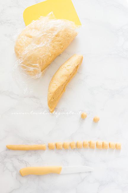 Come realizzare le palline di struffoli - Ricetta Struffoli