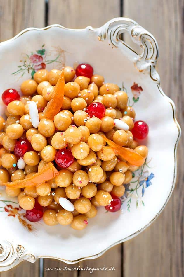 Struffoli, la Ricetta originale napoletana passo passo - Ricetta Struffoli