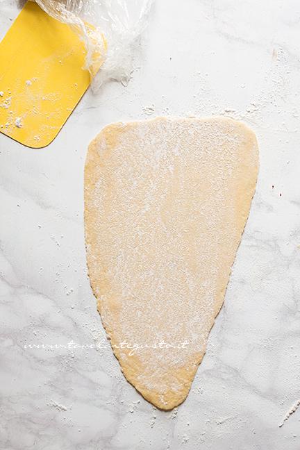 Come stendere la sfoglia delle Chiacchiere 2 - Ricetta Chiacchiere di Carneva
