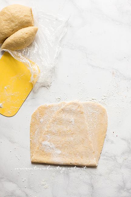 Come stendere la sfoglia delle Chiacchiere 3 - Ricetta Chiacchiere di Carnevale