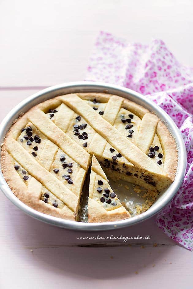 Crostata Ricotta e cioccolato - Ricetta Crostata di Ricotta e gocce di cioccolato