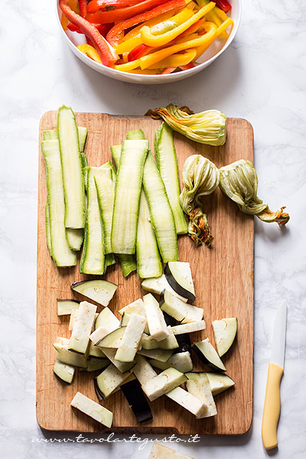 Affettare le verdure - Ricetta Plumcake salato alle verdure