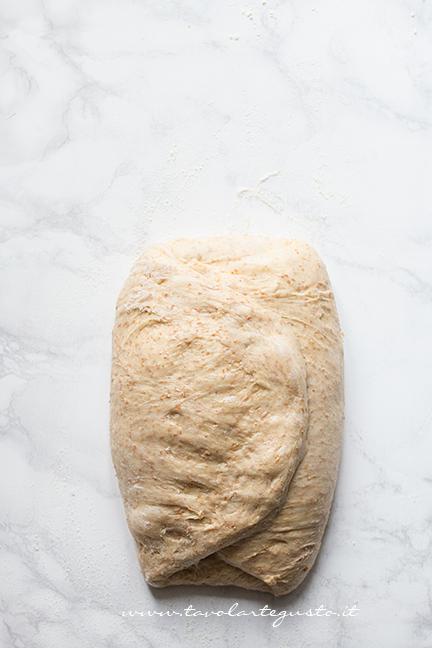 Fare altre 2 pieghe - Ricetta Cornetti Integrali al miele