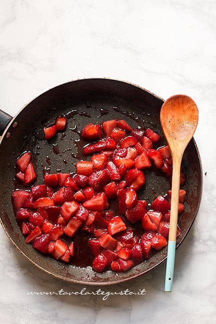 Fragole caramellate - Ricetta Sfogliata di fragole