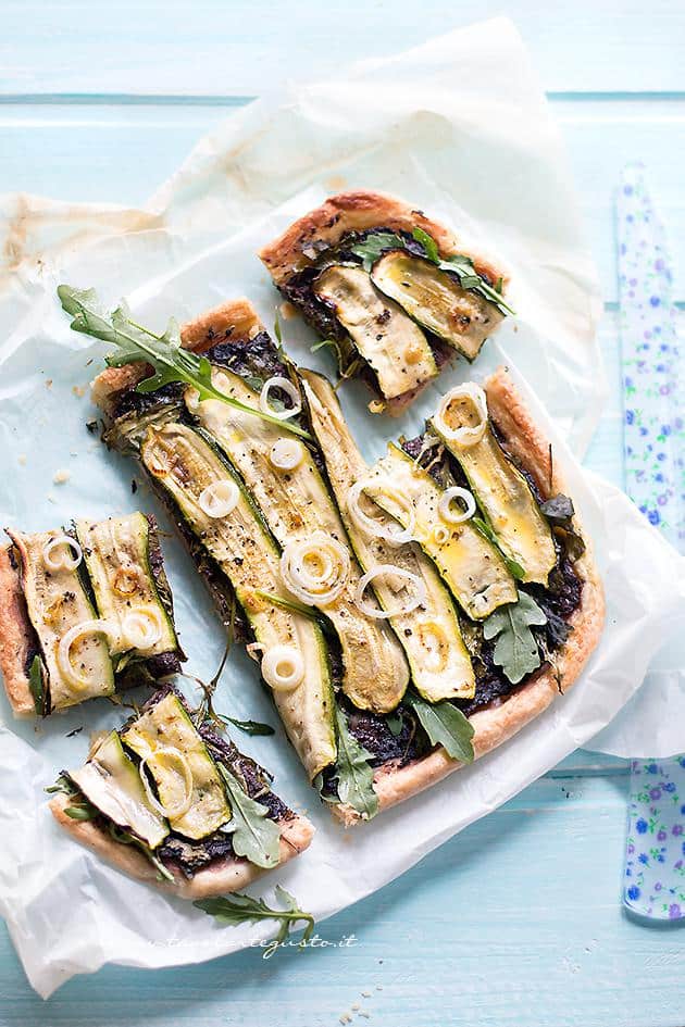 Schiacciata di zucchine tagliata in fette - Ricetta Schiacciata di Zucchine