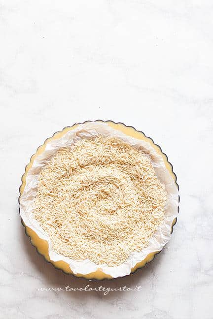 Cuocere il guscio di frolla - Ricetta Crostata al limone