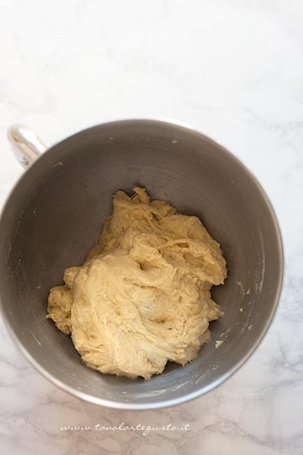 impasto con uova assorbite-ricetta panini al latte