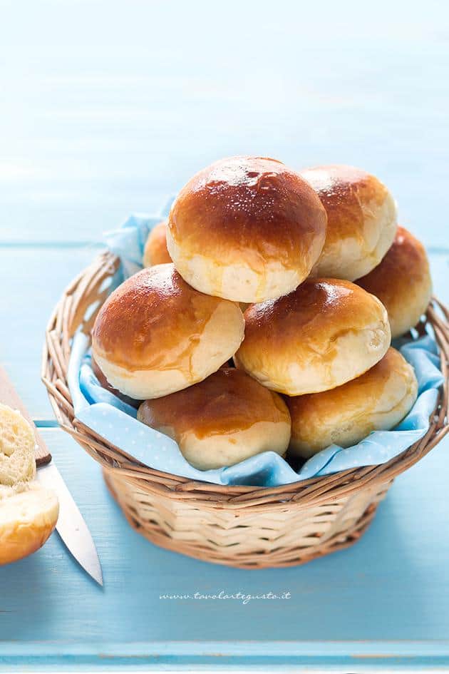 panini al latte morbidissimi-ricetta panini al latte
