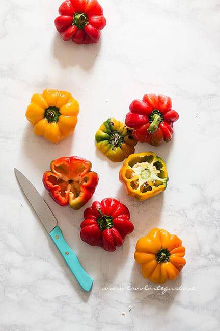 Aprire e Svuotare i peperoni - Ricetta Peperoni ripieni di carne