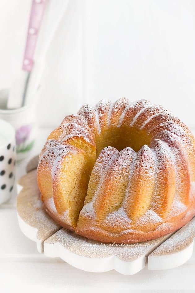 Ciambellone allo yogurt - Ricetta Ciambellone allo yogurt sofficissimo