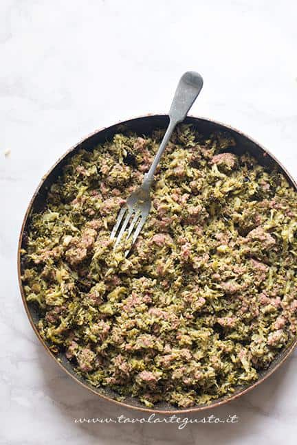 Ripieno di salsiccia e broccoli - Ricetta Sformato di patate, salsiccia e broccoli