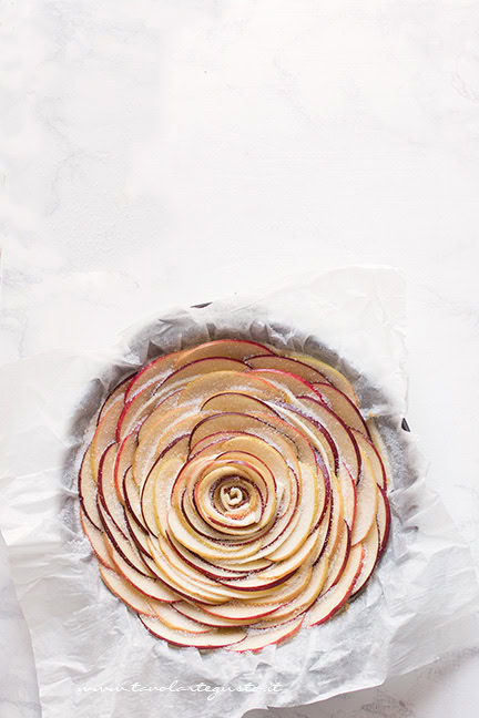 Torta di mele e pasta sfoglia - Torta Rosa di mele - Ricetta Torta di mele e pasta sfoglia