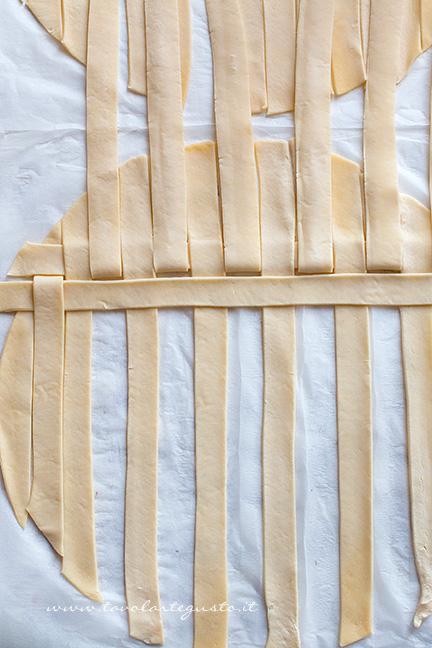Come fare la crosta intrecciata 3 - Ricetta Polpettone in Crosta