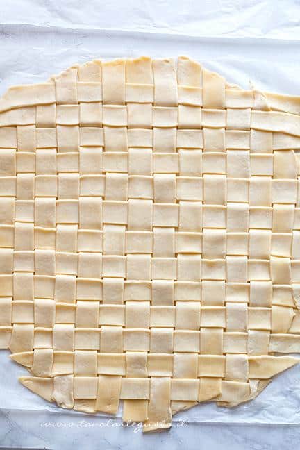 Come fare la crosta intrecciata 4 - Ricetta Polpettone in Crosta
