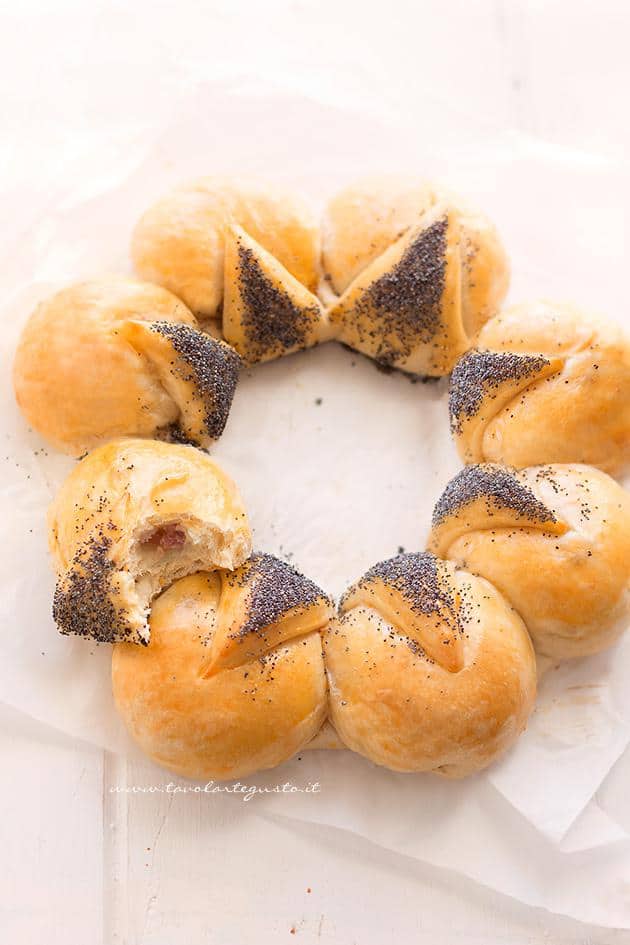 Corona Salata di Pan Brioche soffice - Ricetta Corona Salata di Pan Brioche