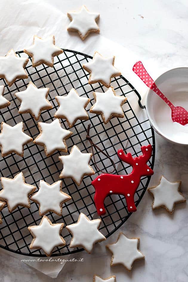 Zimtsterne, la Ricetta originale dei Biscotti Stelle di Cannella - Ricetta Zimtsterne