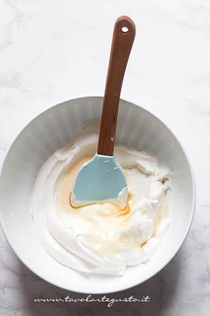 Come fare la Crema al latte - Ricetta Crema al latte