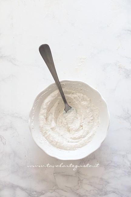 Ripieno cremoso di ricotta - Ricetta Ravioli a forma di cuore