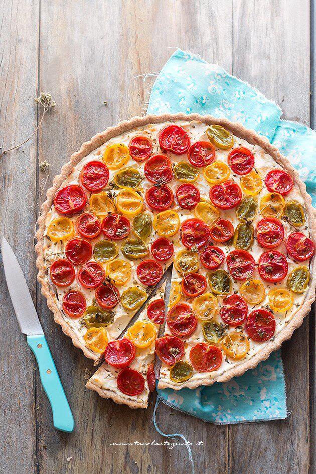 Crostata di pomodori con formaggio cremoso - Ricetta Crostata di pomodori