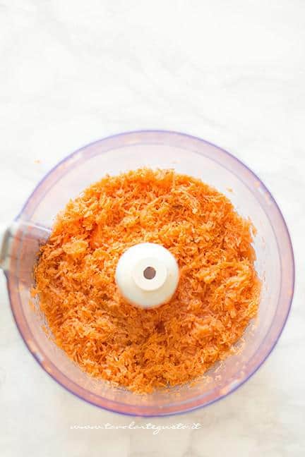 carote grattugiate con olio, burro e succo d'arancia - Ricetta Camille