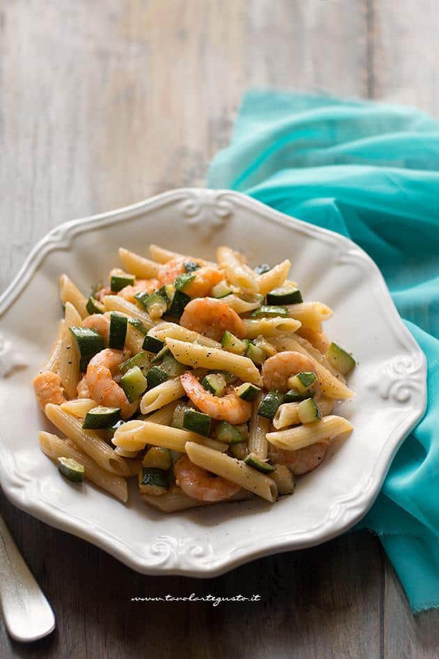 Pasta zucchine e gamberetti saporita - Ricetta Pasta zucchine e gamberetti