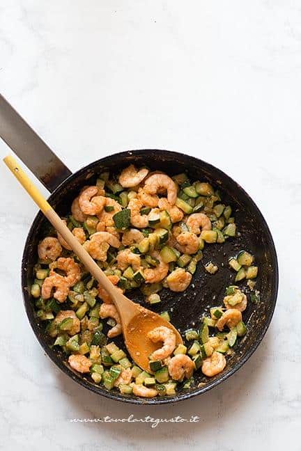 sughetto cremoso di gamberi e zucchine - Ricetta Pasta zucchine e gamberetti