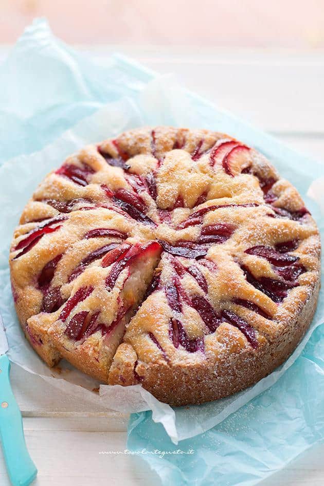 Torta soffice alle prugne - Ricetta Torta di prugne Tavolartegusto