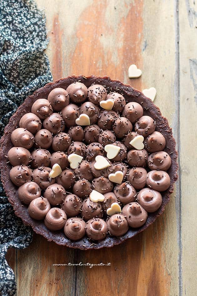 Decorare la Crostata con cialde al cioccolato - Crostata alla Nutella senza cottura