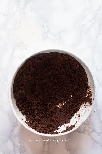 Preparare la base senza cottura - Crostata alla Nutella senza cottura