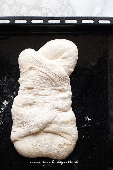 Come stendere la pizza in teglia 1 - Ricetta pizza in teglia