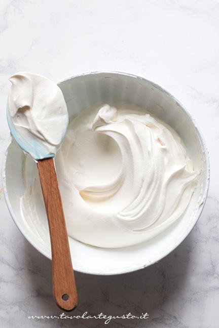 Crema al latte per torta kinder paradiso