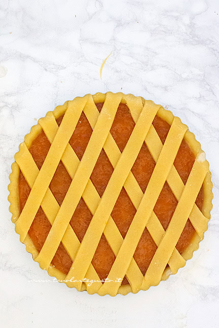 Crostata di marmellata pronta per il forno - Ricetta Crostata alla marmellata