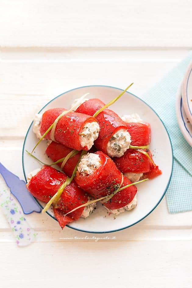 Involtini di peperoni al tonno - ricetta Involtini di peperoni e tonno
