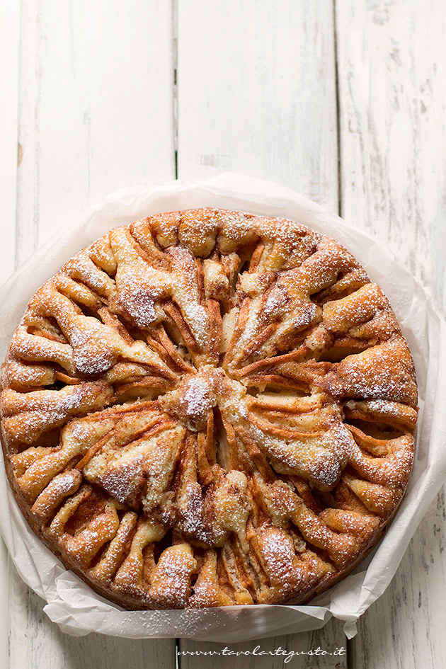 Torta di mele soffice - Ricetta della torta di mele della nonna